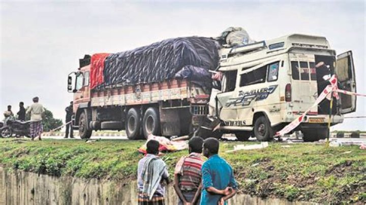 
15 killed as bus rams into truck in MP’s Rewa 