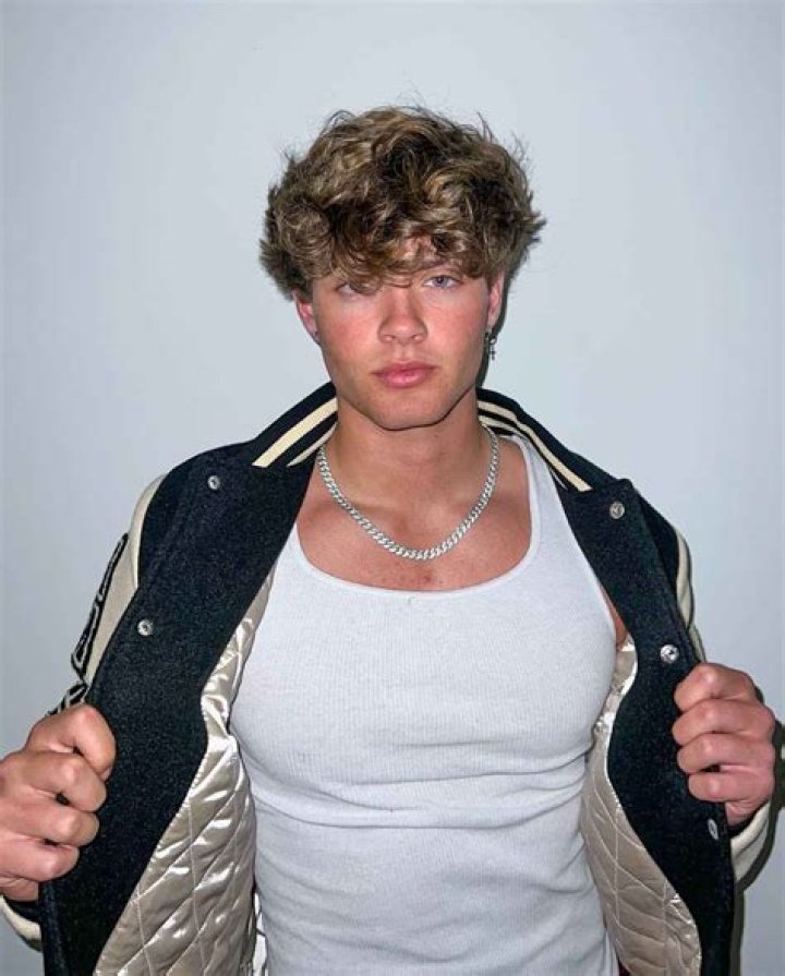 Ace Akers Height, Weight, Net Worth, Age, Birthday, Wikipedia, Who, Nationality, Biography