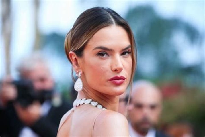 Alessandra Ambrosio Height, Age, Boyfriend, Biography, Wiki, Net Worth