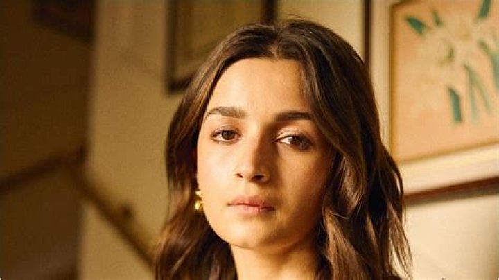 
Alia Bhatt To Add ‘Kapoor’ To Her Name, Does Not Want To Feel ‘Left Out’ 