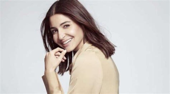 
Anushka Sharma Pays Tribute To Legendary Cricketer Jhulan Goswami 