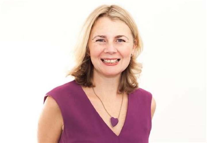 
Auctioneer Catherine Southon Net Worth And Wikipedia Does The Bargain Hunt Star Have Cancer? 