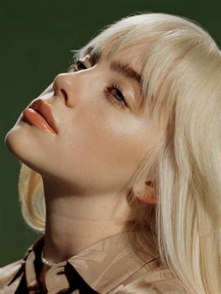 
Billie Eilish Opens Up About Having Tourette Syndrome And Explains Her Tics 