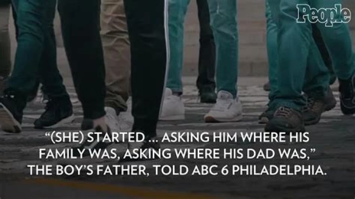 
Boy Evades Potential Kidnapping by Asking Cashier to Pretend She’s His Mom 