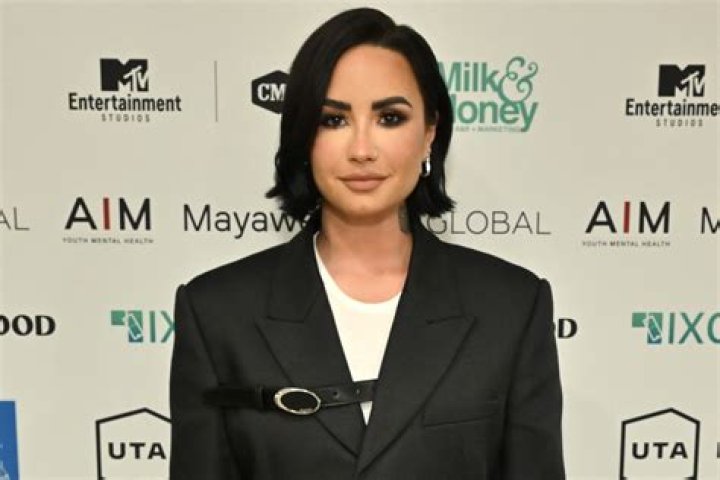 Can demi lovato speak french?