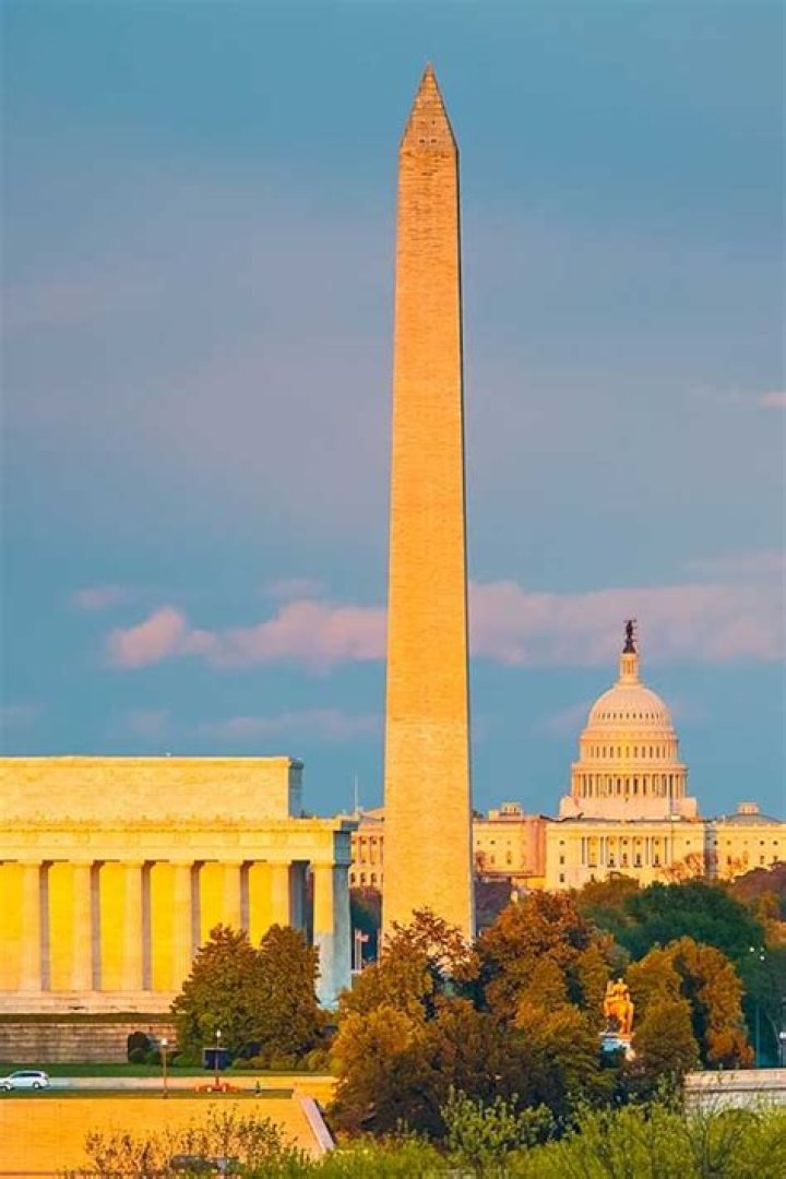 Can you visit monuments in washington dc?