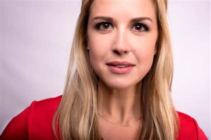 Cara Kneer Height, Weight, Net Worth, Age, Birthday, Wikipedia, Who, Nationality, Biography