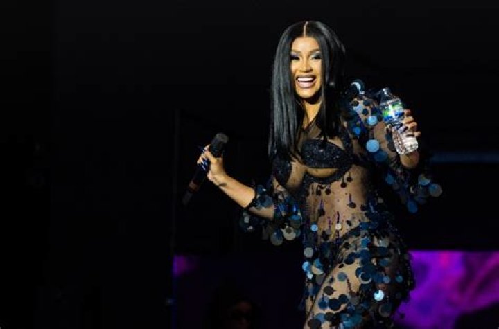 
Cardi B Shows Off Her Butt In An Ultra-Low-Cut Dress 