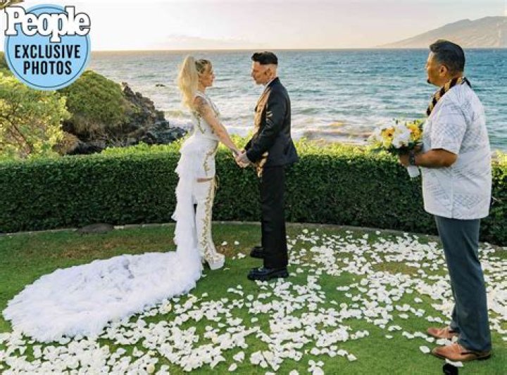 
Chef Michael Voltaggio and Bria Vinaite Got Married In An Intimate Hawaii Wedding 