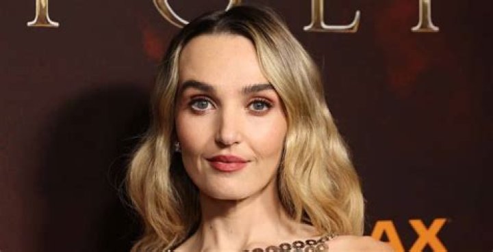 Chloe Fineman Height, Weight, Net Worth, Age, Birthday, Wikipedia, Who, Nationality, Biography