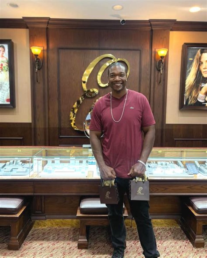 Chris Samuels Height, Weight, Net Worth, Age, Birthday, Wikipedia, Who, Instagram, Biography