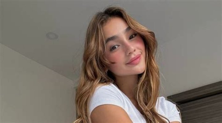
Claudia Valentina Height, Weight, Net Worth, Age, Birthday, Wikipedia, Who, Instagram, Biography 