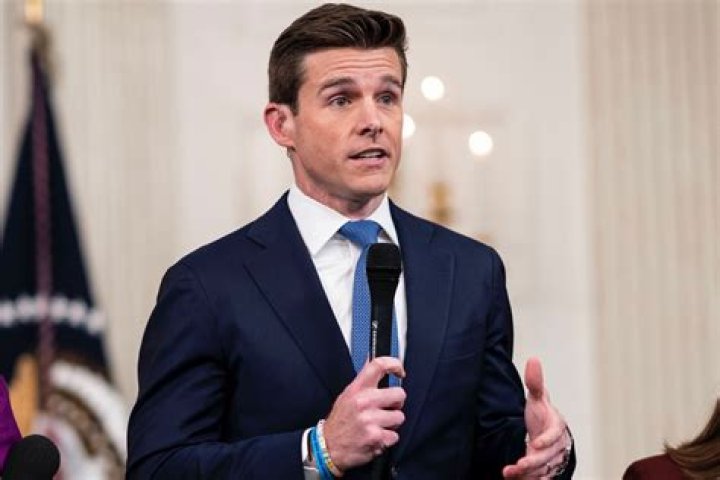 
CNN’s Phil Mattingly Opens Up About Becoming Chief White House Correspondent — While Raising 4 Young Kids 