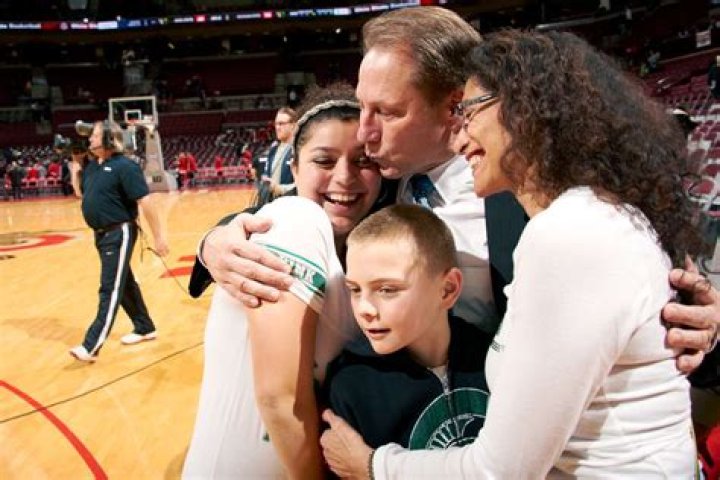 
Coach Tom Izzo Has 2 Kids with Wife Lupe Marinez Izzo 