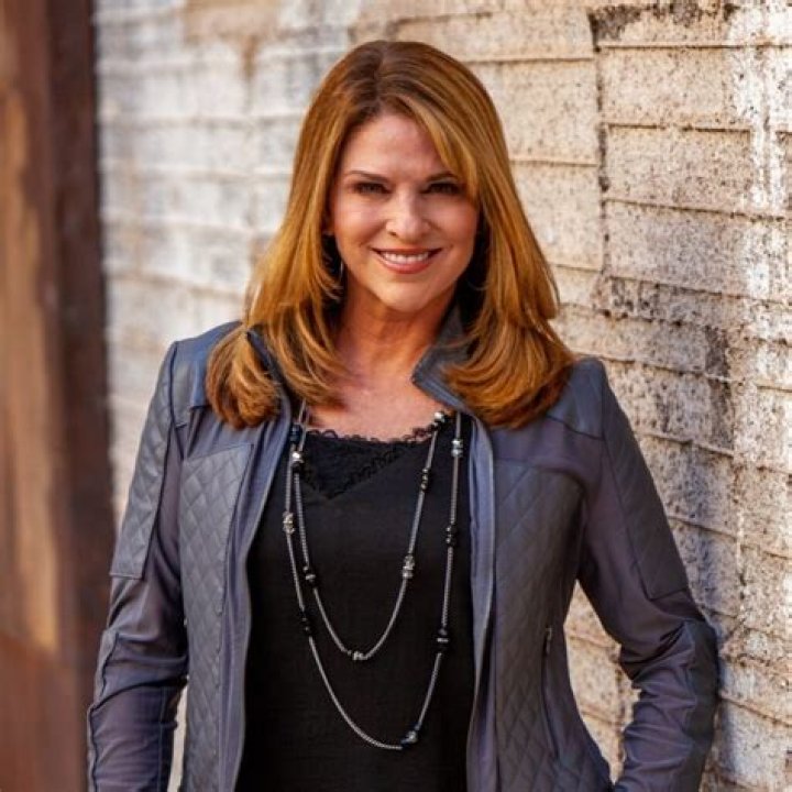 
Corona Olga De Souza Height, Age, Husband, Biography, Wiki, Net Worth 