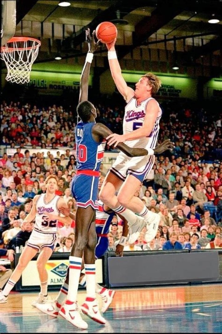 Could manute bol shot?
