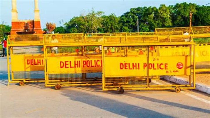
Delhi Police recover over 1,400 kg of firecrackers, 4 arrested 