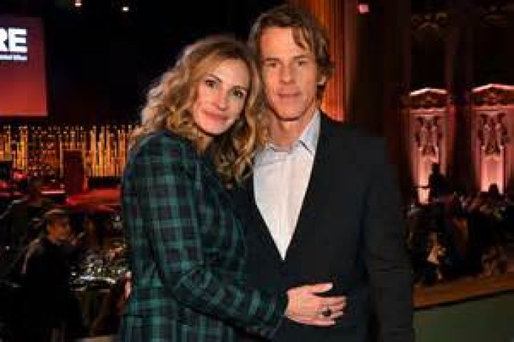 
Did Julia Roberts Cheat On Her Husband Daniel Moder | Controversy Explained 
