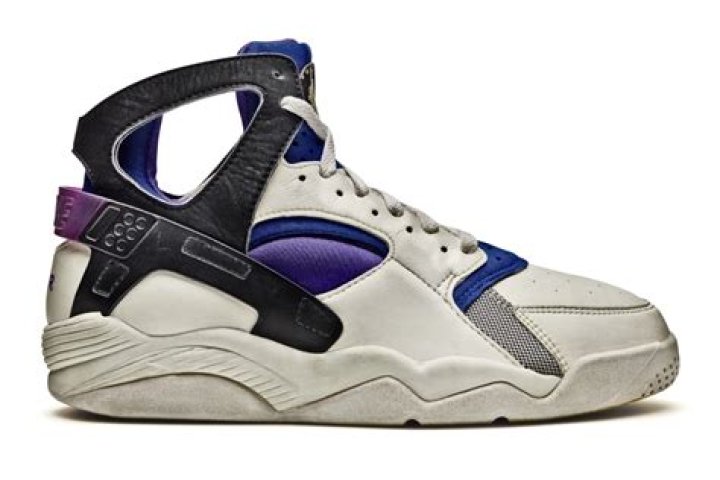 Did nike discontinue huaraches?
