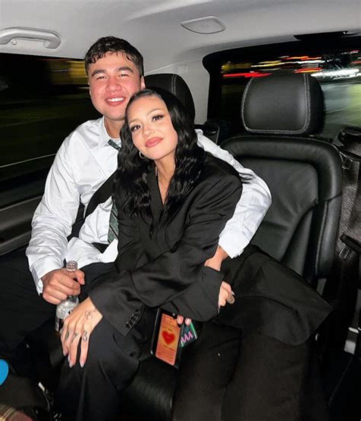 Do Almondmilkhunni And Calum Hood Have A Problematic Relationship?