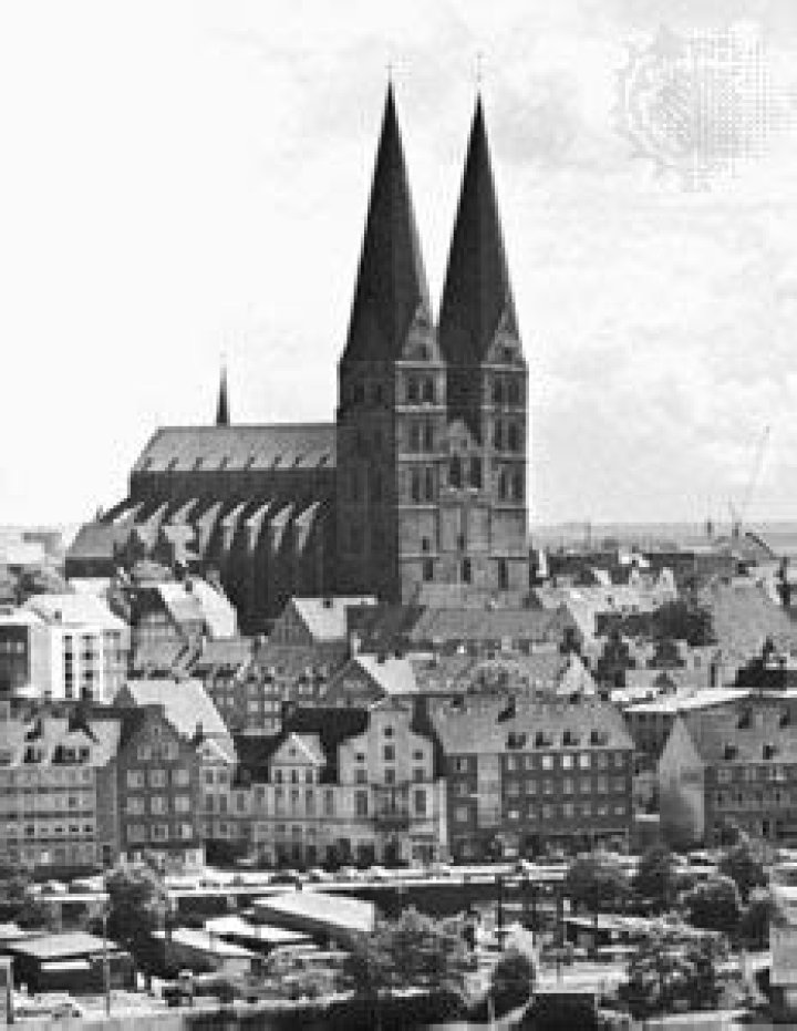 Do chapels have spires?