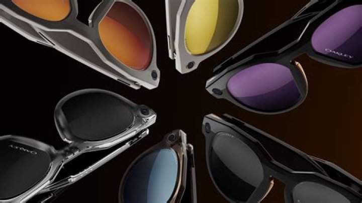 Do oakleys come in different sizes?