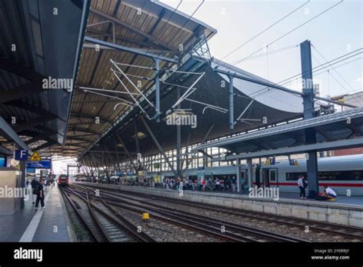 Does erfurt have a train station?