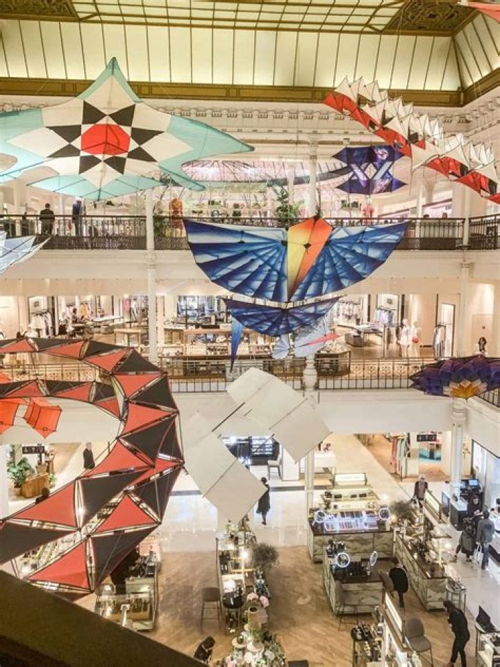 Does le bon marche ship to usa?