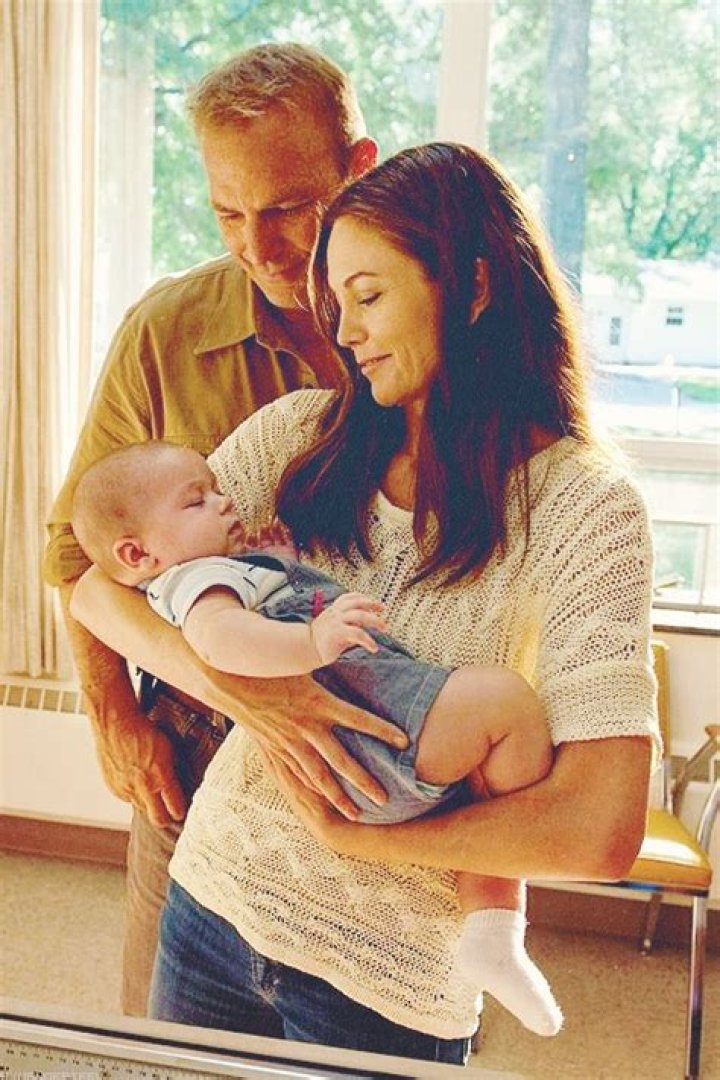 Does martha kent have a baby?