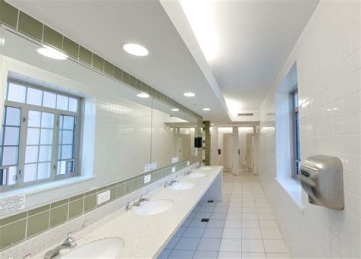 Does nauset beach have bathrooms?