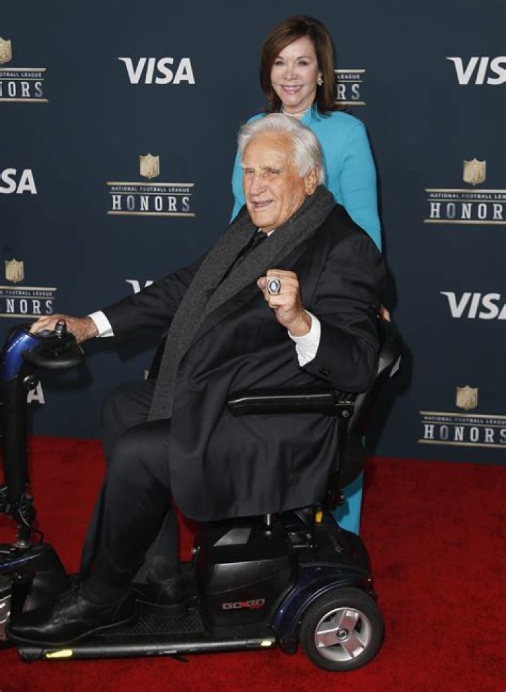 
Don Shula Height, Weight, Net Worth, Age, Birthday, Wikipedia, Who, Nationality, Biography 
