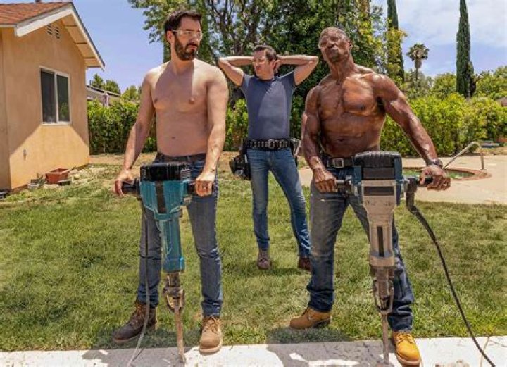 Drew Scott and Terry Crews Strip Down to Jackhammer Shirtless on Sneak Peek of ‘Celebrity IOU’