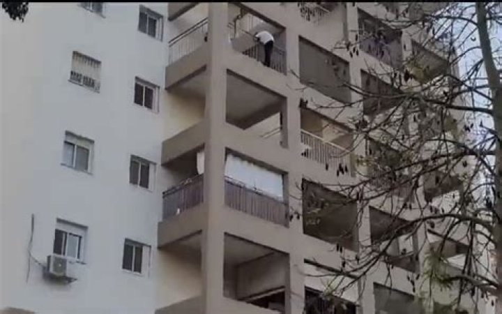 
Dubai Girl Jumping Off Building Viral Video on Twitter, Reddit 