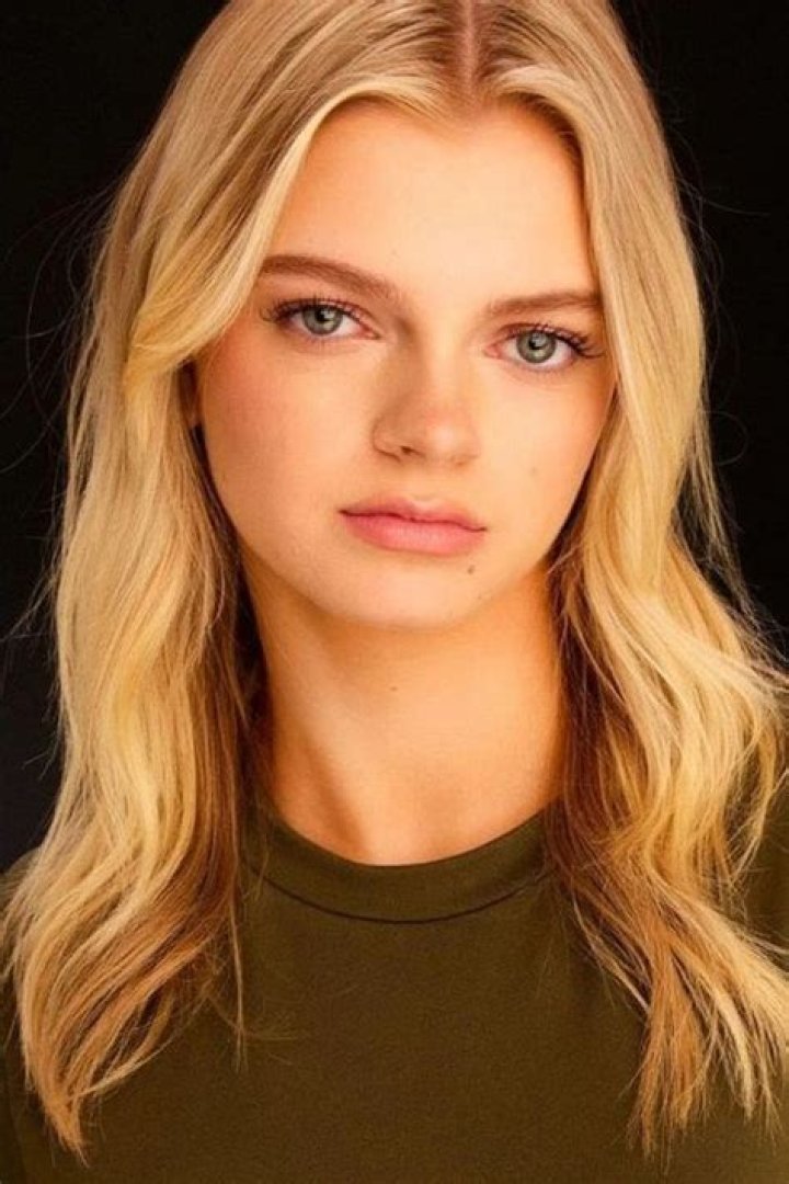 
Emily Kelavos Height, Weight, Net Worth, Age, Birthday, Wikipedia, Who, Nationality, Biography 