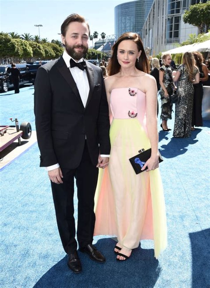 
Explore On Alexis Bledel Marriage And Divorce With Husband Vincent Kartheiser 