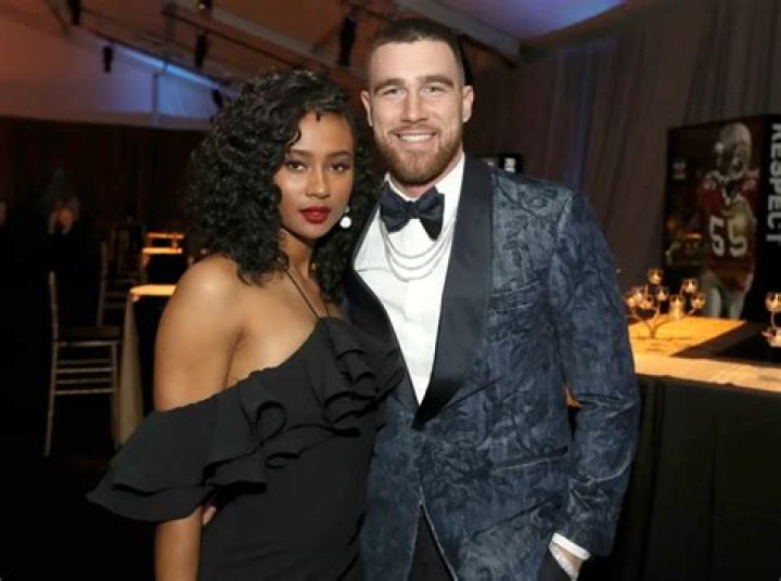 
Ezekiel Elliott’s Past Relationships and Ex-Wife 