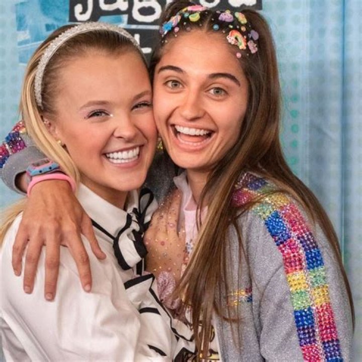 Fans Wonder If Jojo SIwa’s New Girlfriend Avery Cyrus Is Related To Miley Cyrus, Is It Just The Name?