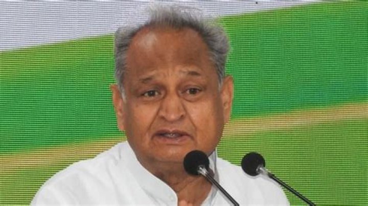
Gehlot to file nomination as no Gandhi wants to become party president 