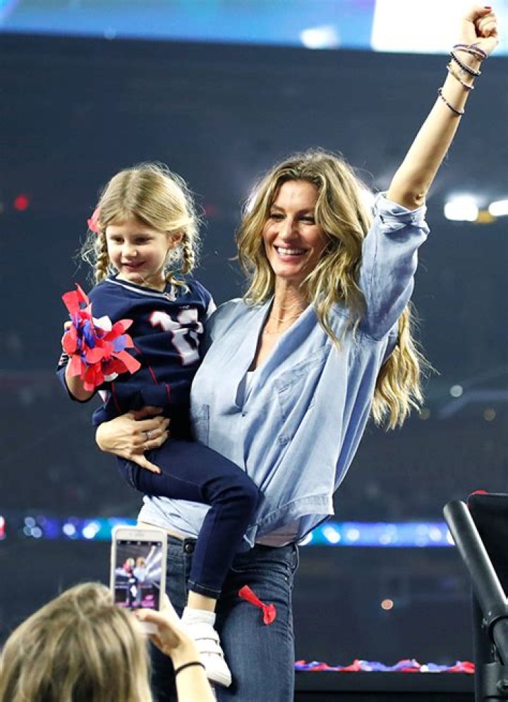 
Gisele Bündchen Comments on Tom Brady’s Photo of Daughter Vivian Following Couple’s Divorce 