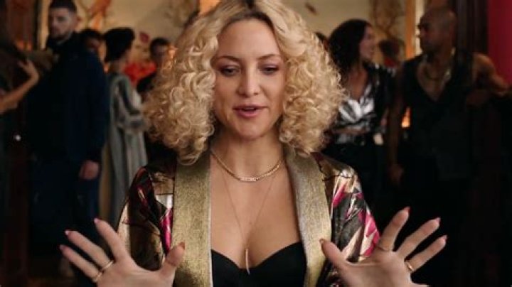 
‘Glass Onion: A Knives Out Mystery’ Starts With An Puzzling Invitation: Watch New Clip 