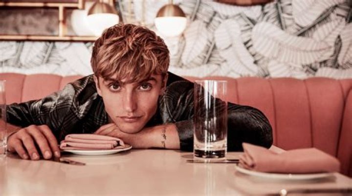 
Hart Denton Wiki, age, girlfriend, height, eyes, net worth. Gay? 