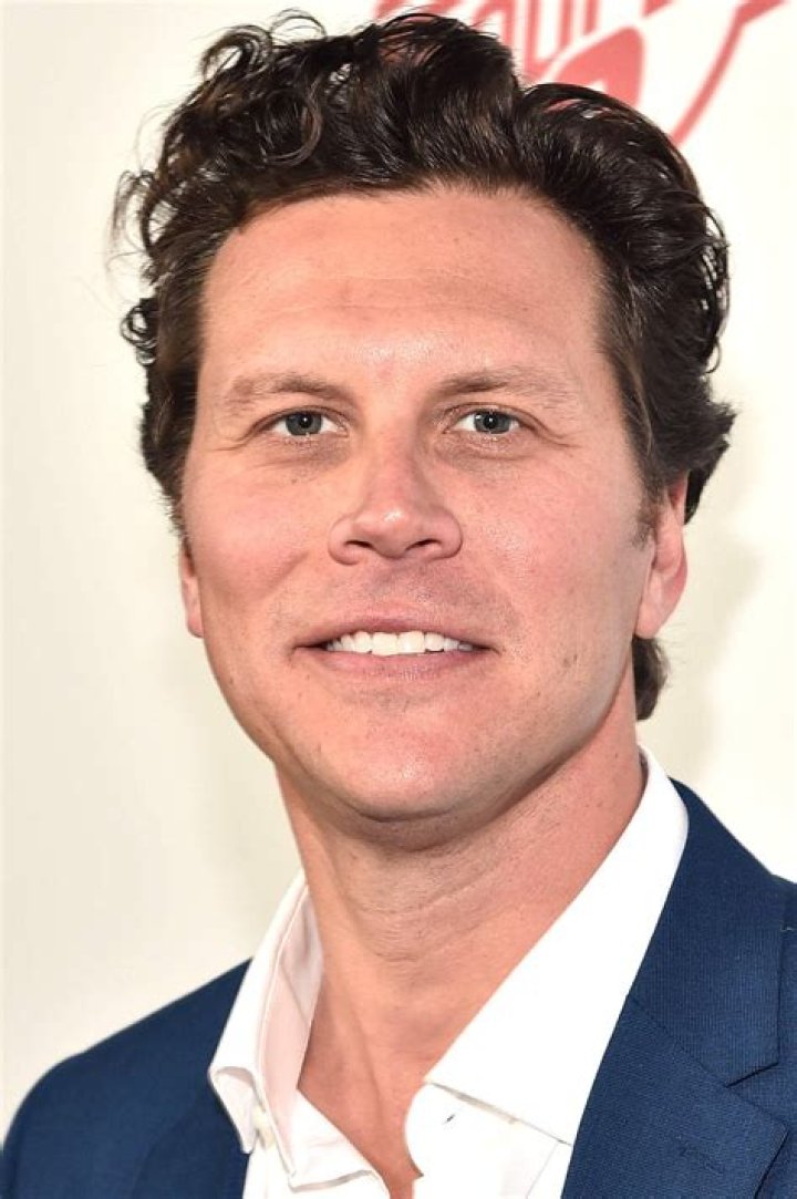 Hayes MacArthur Height, Weight, Net Worth, Age, Birthday, Wikipedia, Who, Nationality, Biography