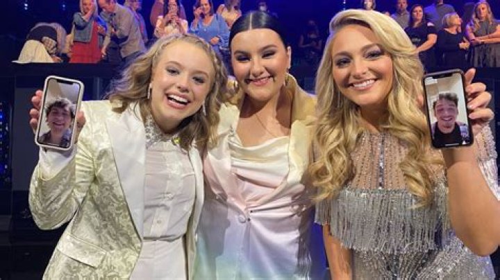 
Huntergirl: American Idol 2022 Contestant Boyfriend And Dating History- Who Are Her Parents? 