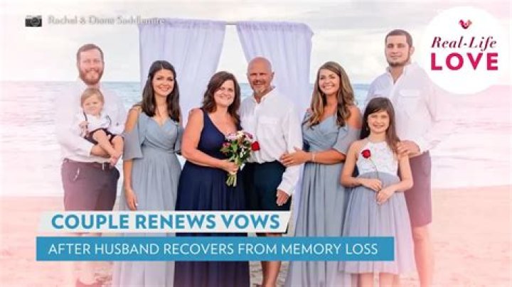 
Husband Thinks It’s 1993 as He Awakes from Accident. Then He Recovers — and Proposes to Wife Again 