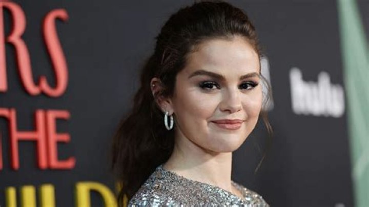 
“I enjoyed myself during the holidays”: Fans rally behind Selena Gomez as singer shuts down fat-shamers 