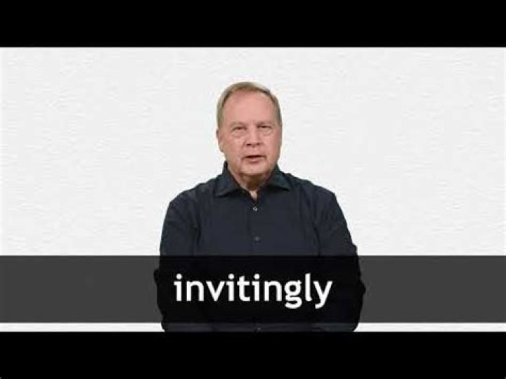Invitingly meaning in english?