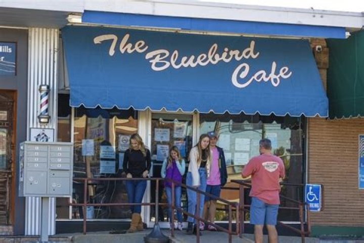 Is bluebird cafe nashville open?