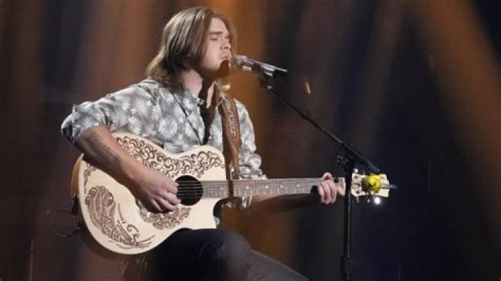Is Colin Stough Gay? Performing Gay Anthem in American Idol Raised Question on His Sexuality!