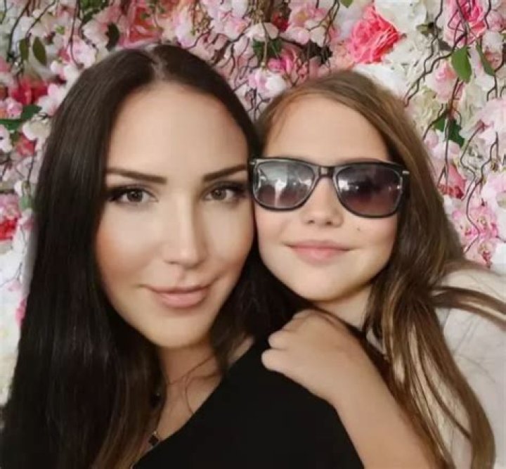 
Is Debbie Wingham Married? Her Bio, Age, Net worth, Height and Weight 