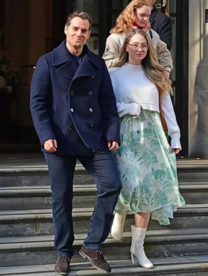 
Is Henry Cavill Married? His Biography, Wife Name, Family and Height in Feet 